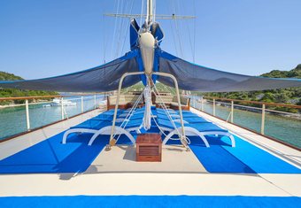 Tajna Mora yacht charter lifestyle