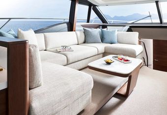 Chameleon III yacht charter lifestyle
                        