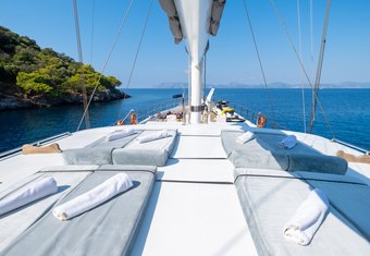 Mim Saka yacht charter lifestyle
                        