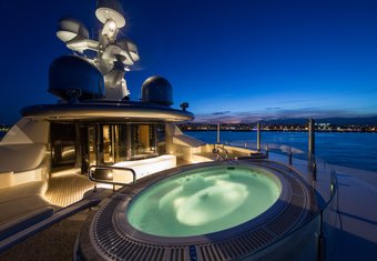 Romea yacht charter lifestyle
                        