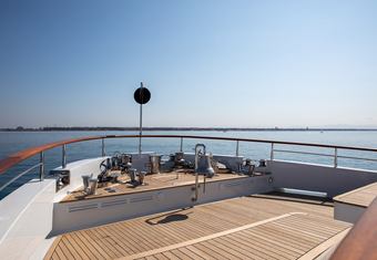 Beyond Capricorn yacht charter lifestyle
                        