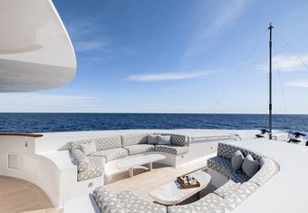 Carpe Diem yacht charter lifestyle
                        