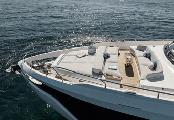 Viva II yacht charter lifestyle
                        