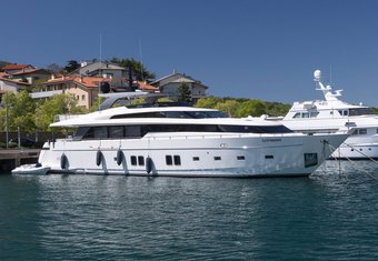 Vittoria yacht charter lifestyle
                        