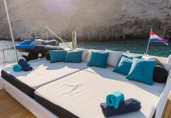 Bora Bora yacht charter lifestyle
                        