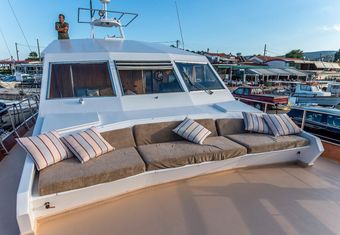 Electra yacht charter lifestyle
                        