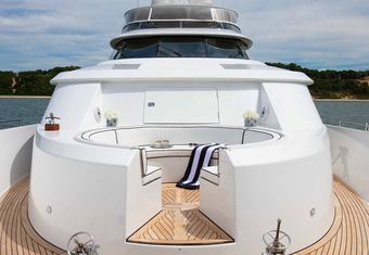 Braveheart yacht charter lifestyle
                        