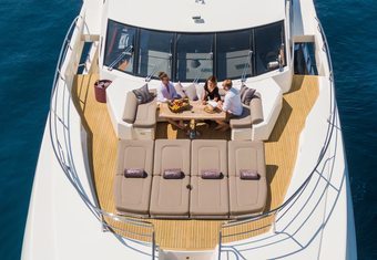 Maoro yacht charter lifestyle
                        