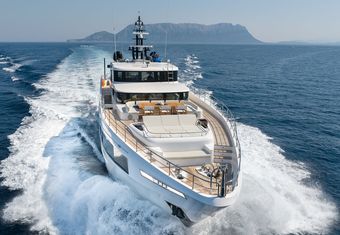 Mad Day yacht charter lifestyle
                        