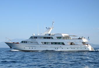 Kokomo Nights yacht charter lifestyle
                        
