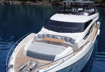 Shero yacht charter lifestyle
                        