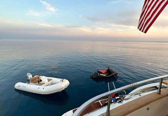 Minerva yacht charter lifestyle
                        