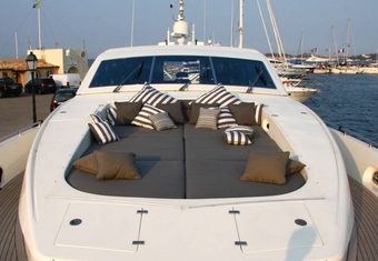 Moon Glider yacht charter lifestyle
                        
