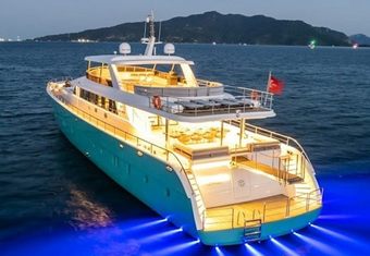 Deep Water yacht charter lifestyle
                        
