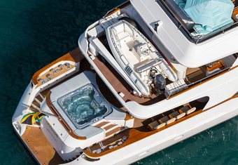 Touch yacht charter lifestyle
                        