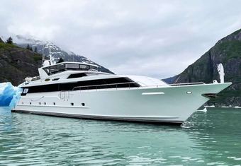 Blackwood yacht charter lifestyle
                        