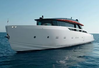 Forza Quieta yacht charter lifestyle
                        