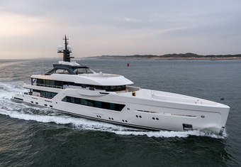 Satemi Yacht Charter in Bahamas