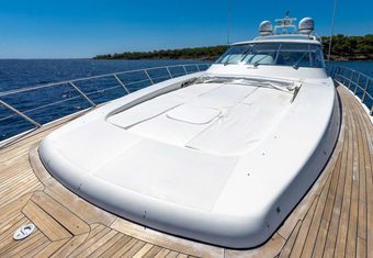 Stealth One yacht charter lifestyle
                        