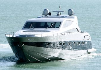 Tiuna yacht charter lifestyle
                        
