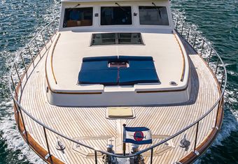 Essence of Cayman yacht charter lifestyle
                        