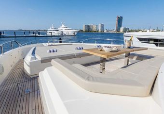Fifi yacht charter lifestyle
                        