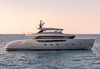 New York yacht charter lifestyle
                        
