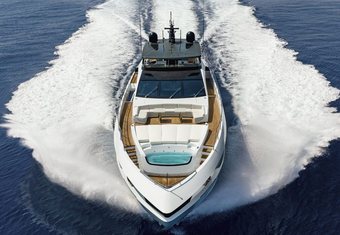 Never Give Up yacht charter lifestyle
                        