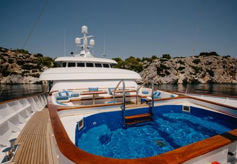 Itoto yacht charter lifestyle
                        