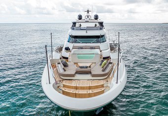M 105 yacht charter lifestyle
                        