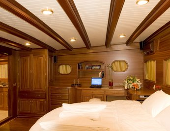 Master Stateroom - Desk