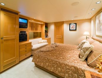 Queen Stateroom/Converts to Twin