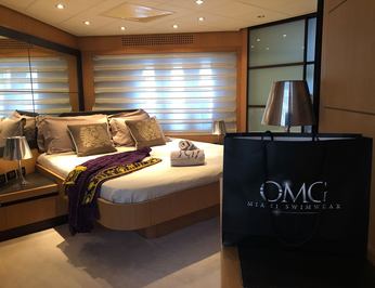 The Hangout photo 38