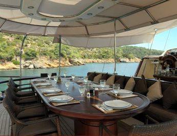Exterior Dining