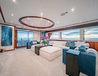 Beachfront photo 9