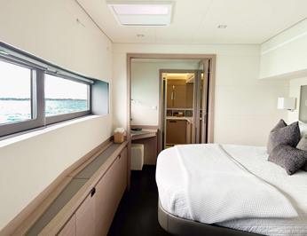 Princess Mila photo 9