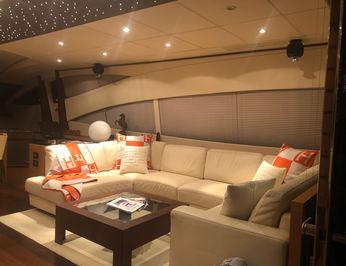 The Hangout photo 10