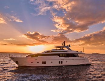 Golden Yacht photo 34