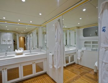 Lower Deck Guest Bathroom