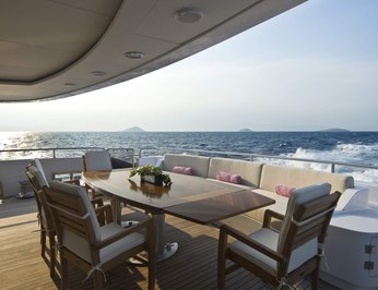 Aft Deck - Dining