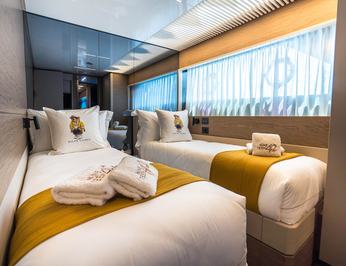 Nineteen 42 photo 11