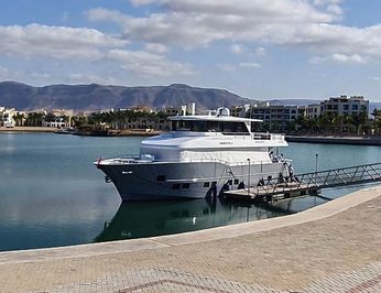 dubai moon yacht