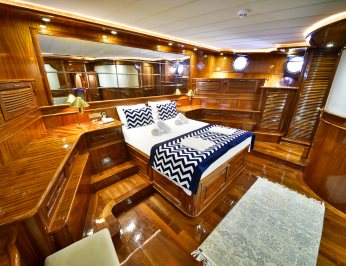 Queen Atlantis photo 27