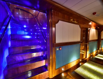 Queen Atlantis photo 10