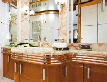 LUCKY LIFE Yacht Photos - 27m Luxury Motor Yacht for Charter