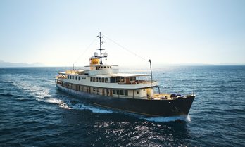 Charter yacht SEAGULL II at sea