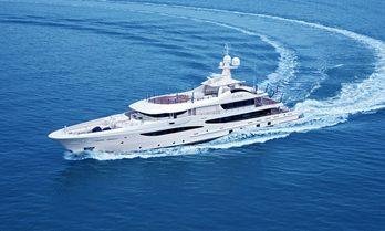 Charter yacht MELLON at sea