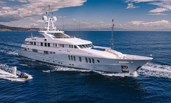 Charter yacht RARE FIND at sea
