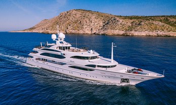 Charter yacht IDYLLIC at sea