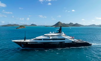 Charter yacht ALFA NERO at sea